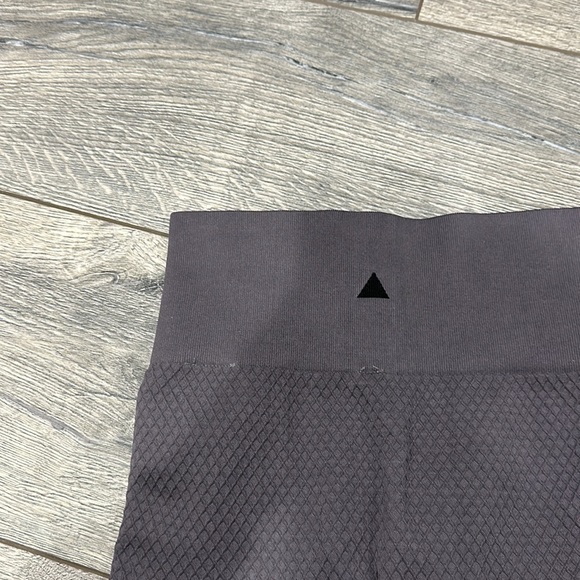 • Balance Athletica • Women’s Energy Quartz Graphite High Rise Seamless Legging - Picture 4 of 4